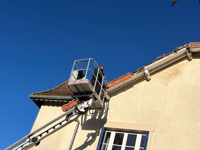 Reparation tuile de rive beaune 21200 1 - Réparation de toiture à Beaune